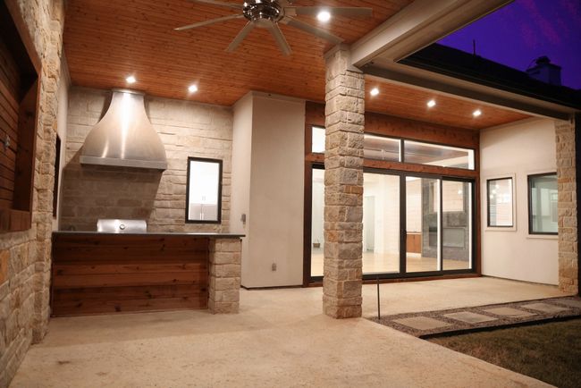 View of patio with a ceiling fan | Image 39