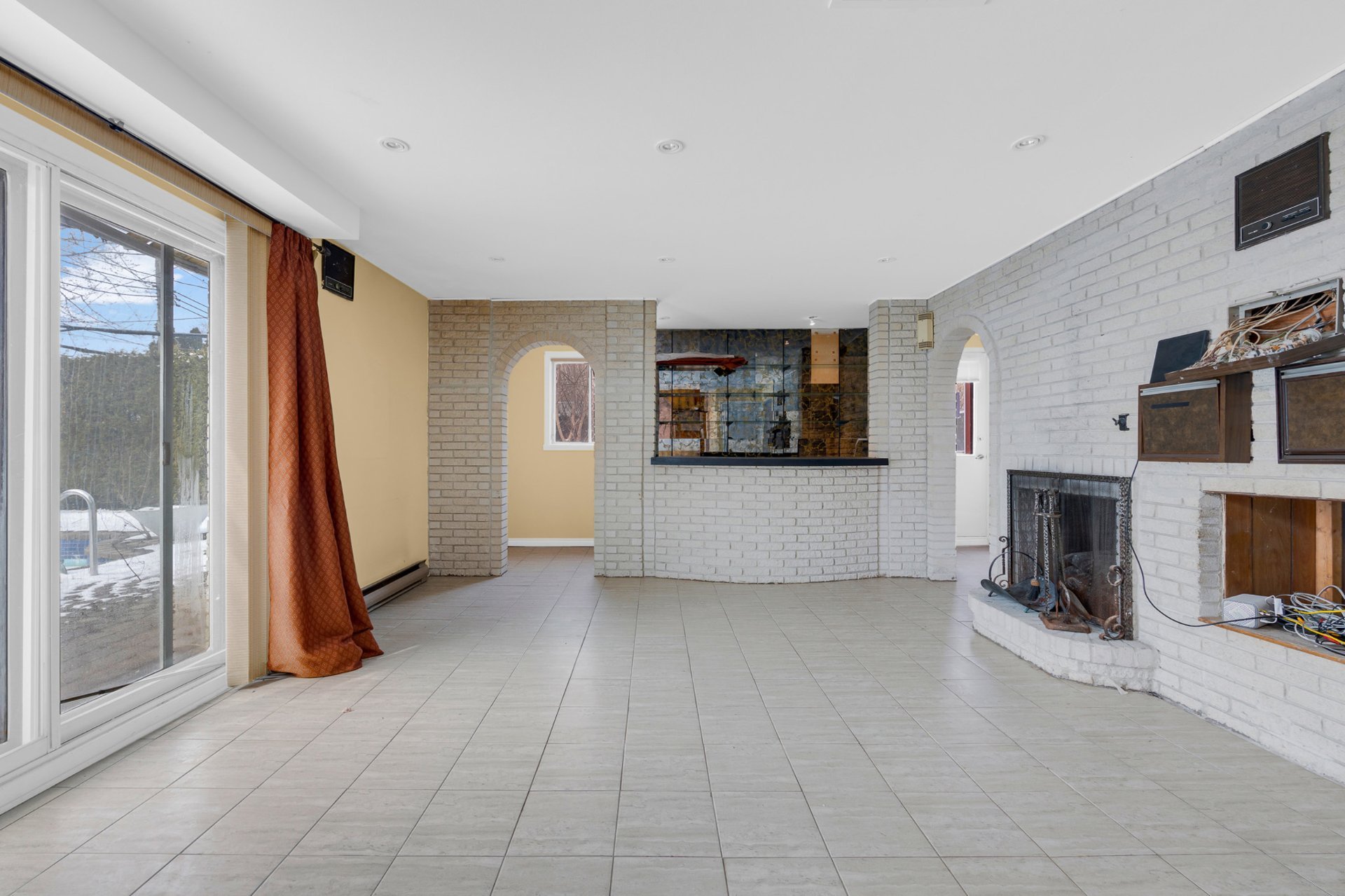 Residential in Dollard-Des-Ormeaux 2