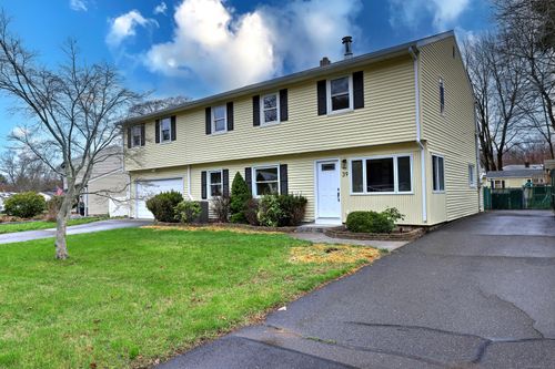 39 Hellstrom Rd, East Haven, CT, 06512-1318 | Card Image
