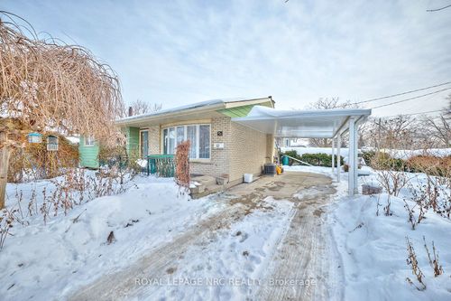 32 Oxford St, St Catharines, ON, L2P1W3 | Card Image