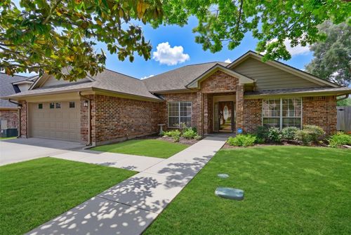 402 Magnolia Ln, Brenham, TX, 77833-8996 | Card Image