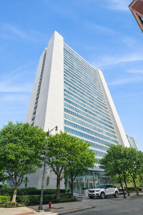 unit-1308-500 Superior St, CHICAGO, IL, 60654-8140 | Card Image