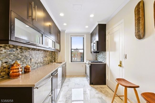 APT-6B - 375 Mount Prospect Ave, Townhouse with 3 bedrooms, 2 bathrooms and null parking in Newark NJ | Image 14