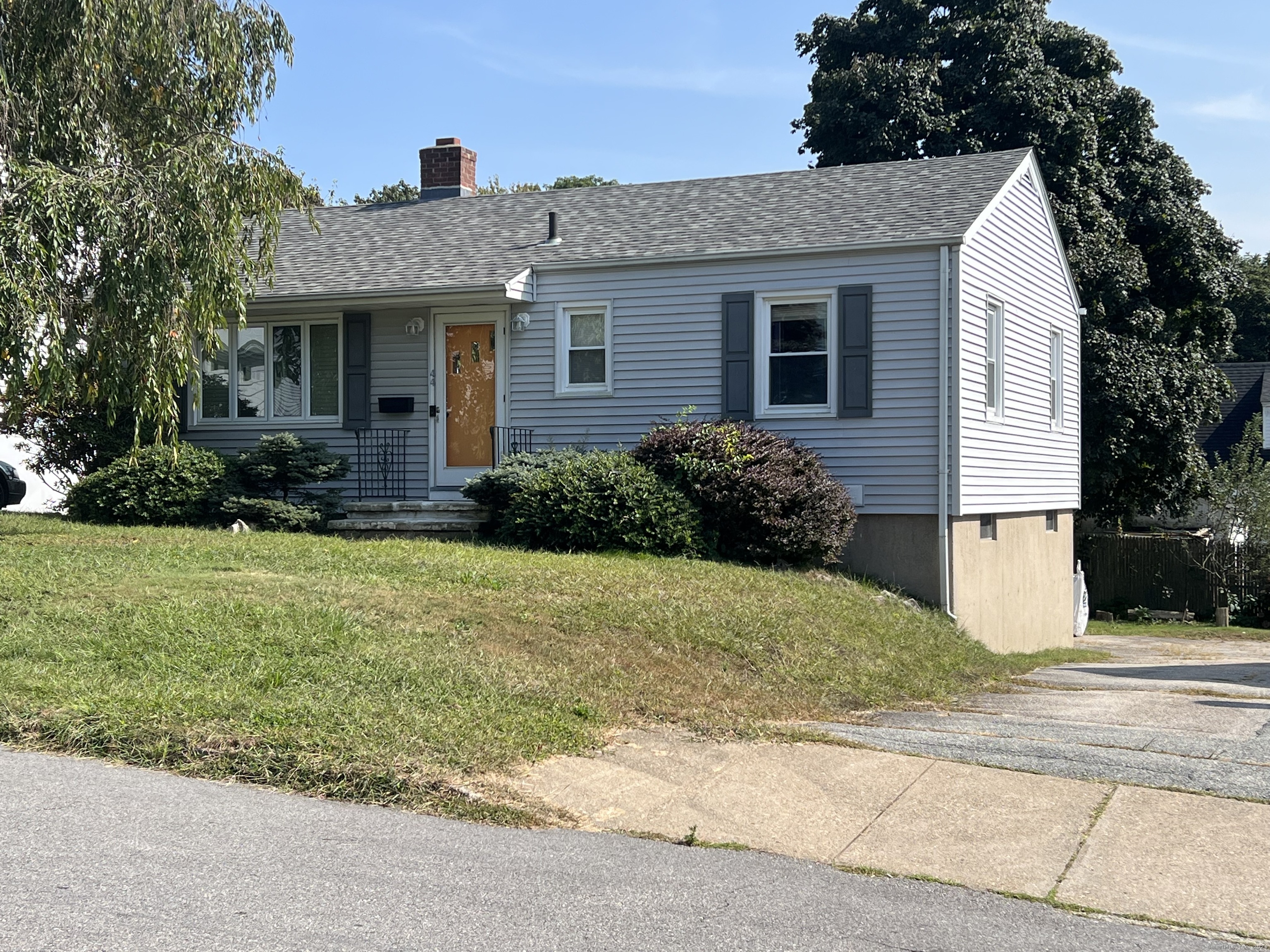 Longview St, New London, CT 06320