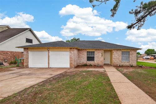 7627 Green Lawn Dr, Houston, TX, 77088-5403 | Card Image