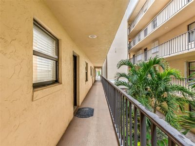 211 - 890 N Federal Hwy, Condo with 2 bedrooms, 2 bathrooms and null parking in Lantana FL | Image 3