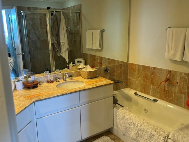 APT-1912 - 888 Brickell Key Dr, Condo with 2 bedrooms, 3 bathrooms and null parking in Miami FL | Image 45