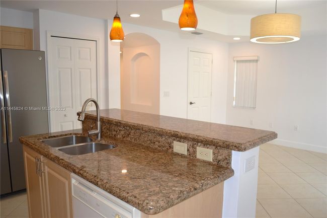 0 - 15278 Sw 30th Ter, Townhouse with 3 bedrooms, 2 bathrooms and null parking in Miami FL | Image 8