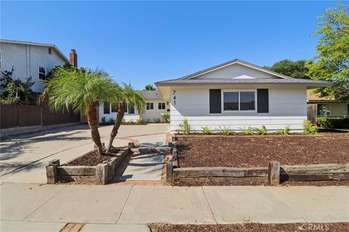 741 Nancy St, Escondido, CA, 92027-4051 | Card Image