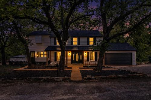 101 Jordan Way, Pauls Valley, OK, 73075-6921 | Card Image