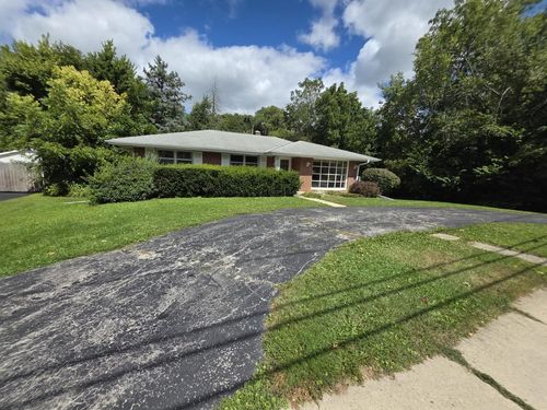 527 W Wisconsin Avenue, Pewaukee, WI, 53072 | Card Image