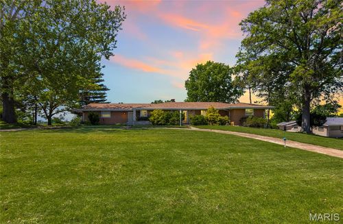 10000 Stonell Dr, Affton, MO, 63123-5214 | Card Image