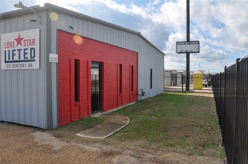 125 Century Dr, Cleburne, TX, 76033-5036 | Card Image