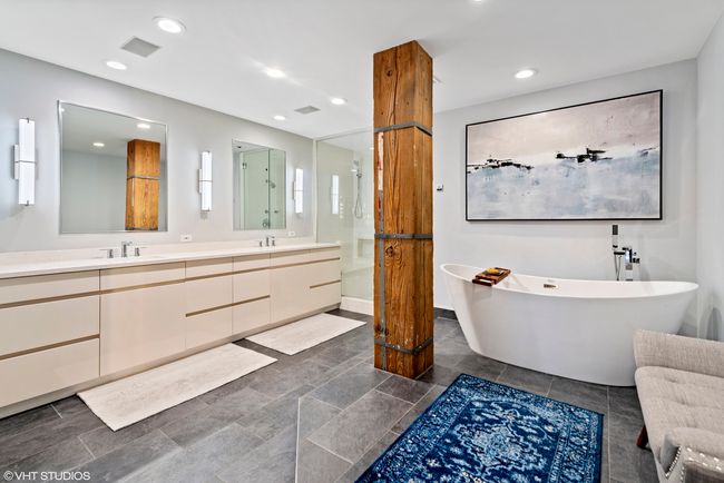 APT-410 - 375 W Erie St, Condo with 3 bedrooms, 2 bathrooms and 2 parking in CHICAGO IL | Image 11