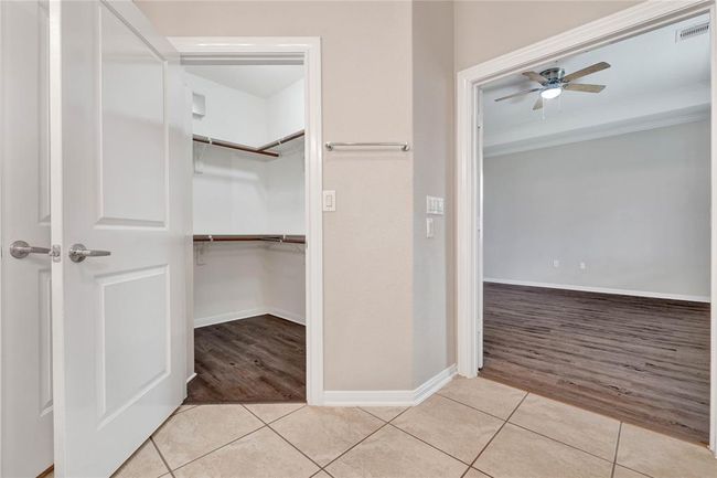 large walk-in closet | Image 36