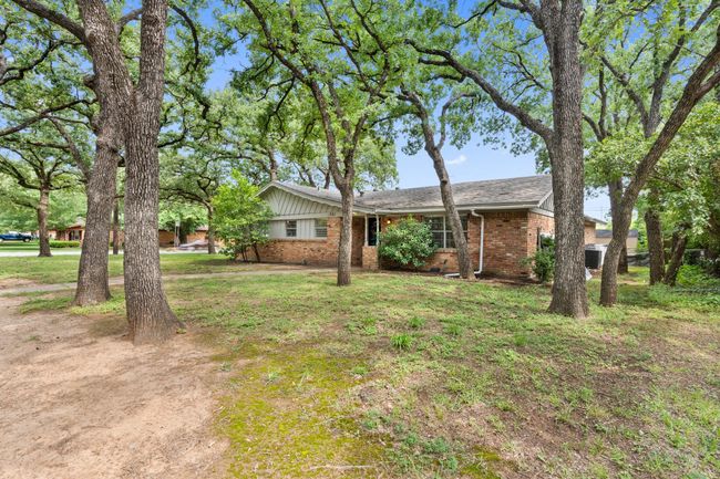 Ranch-style home with brick siding and central AC | Image 34