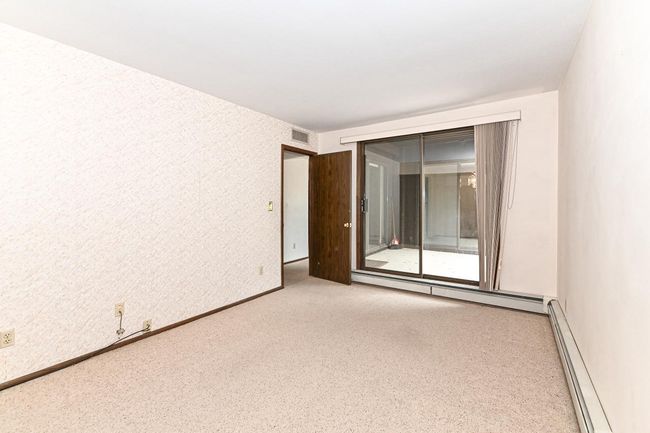110 - 5200 S Tuckaway Boulevard, Condo with 2 bedrooms, 2 bathrooms and null parking in Greenfield WI | Image 14