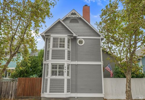 704 Almond St, Suisun City, CA, 94585-2606 | Card Image