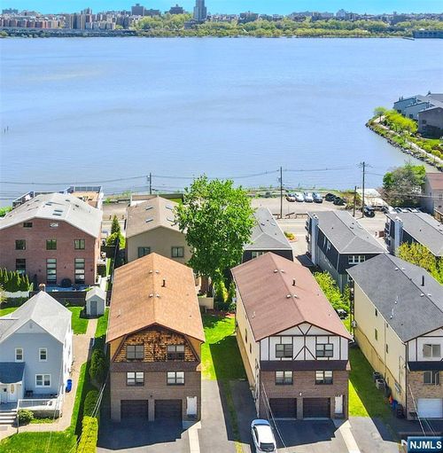 93 Myrtle Ave, Edgewater, NJ, 07020-1857 | Card Image