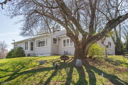 1 Shawnee Trl, Sparta, NJ, 07871-1515 | Card Image