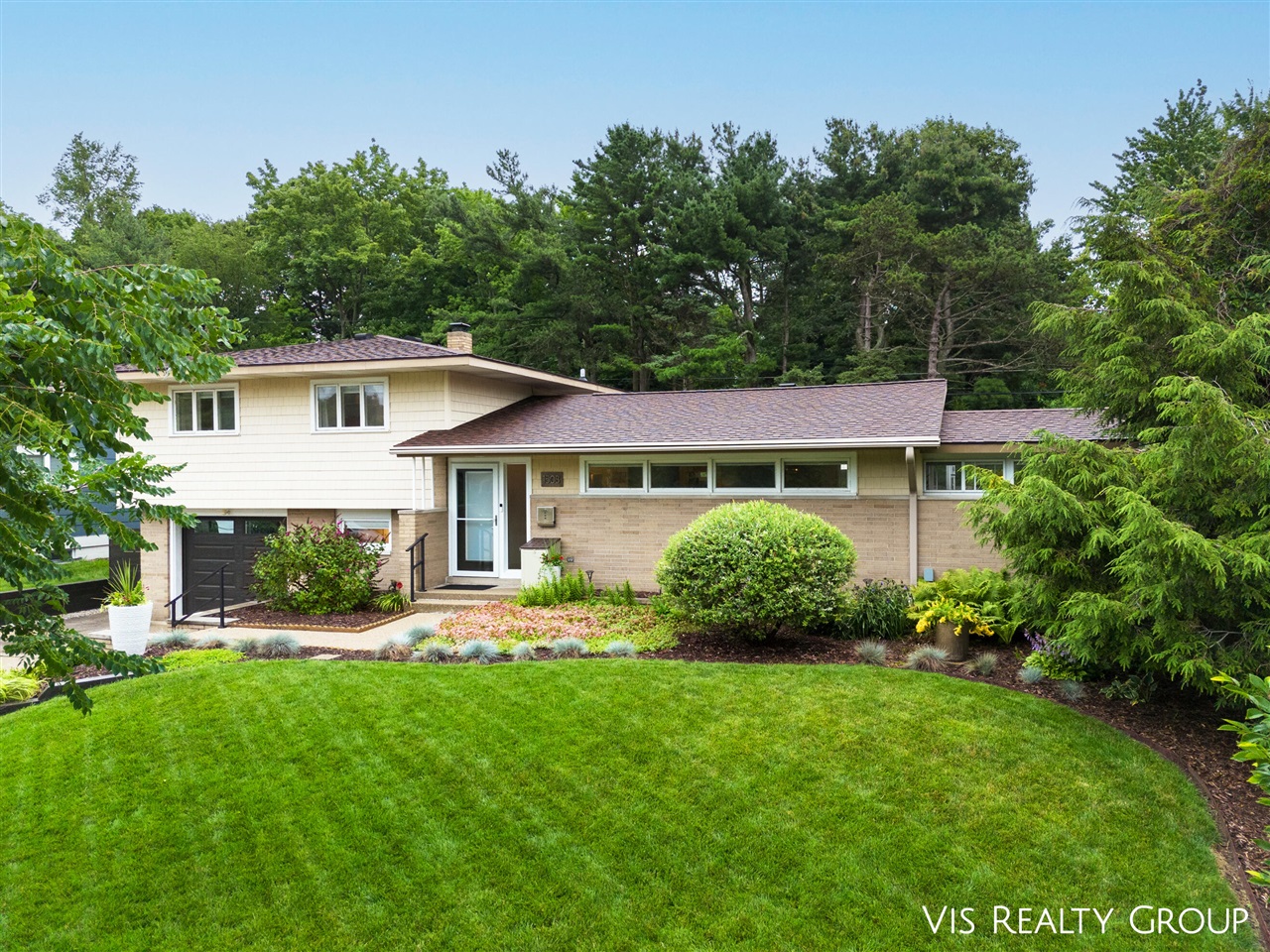 Hillcrest St, Grand Haven, MI 49417