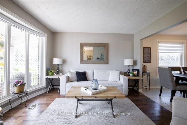 7863 Trackview St, House other with 3 bedrooms, 2 bathrooms and 2 parking in Niagara Falls ON | Image 5