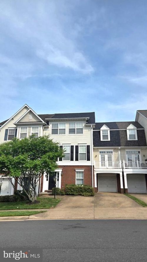 8287 Glade Bank Dr, MANASSAS, VA, 20111-5229 | Card Image