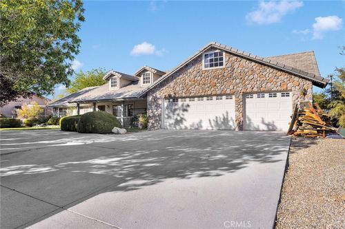 15590 Myalon Rd, Apple Valley, CA, 92307-4629 | Card Image