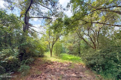 8405 Wire Rd, Vancleave, MS, 39565-9017 | Card Image