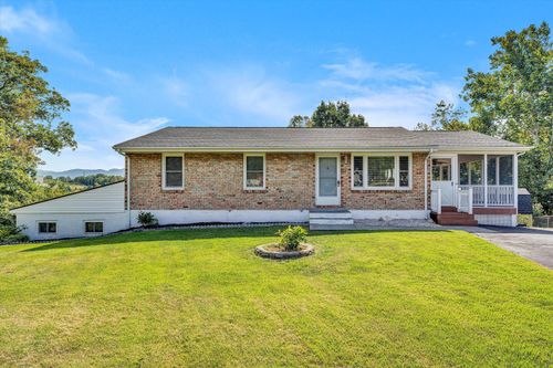 144 Lenox Cir, Roanoke, VA, 24019-8066 | Card Image