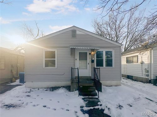 915 Maurice Ave, Ferguson, MO, 63135-3260 | Card Image