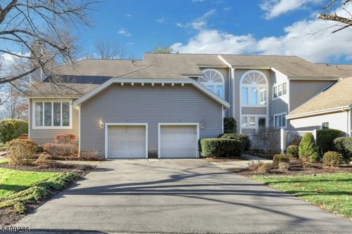 10-10 Greenup Ct, Wayne, NJ, 07470-2480 | Card Image