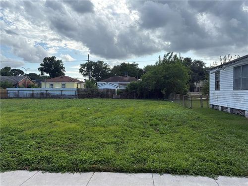 7754 Alabama Street, New Orleans, LA, 70126 | Card Image