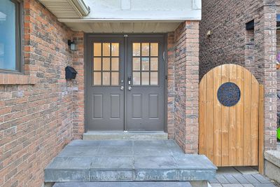 70 N Meadow Cres, House other with 4 bedrooms, 4 bathrooms and 4 parking in Thornhill ON | Image 2