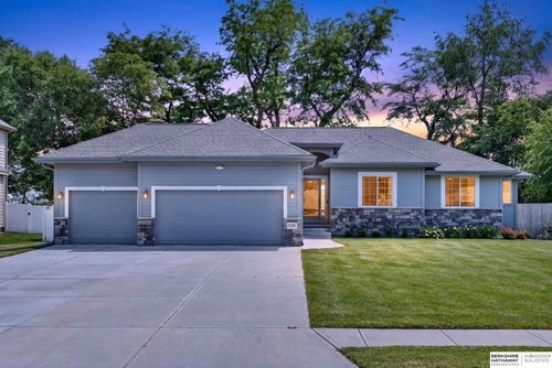 5255 Waterford Avenue Cir, Bellevue, NE, 68133-4853 | Card Image