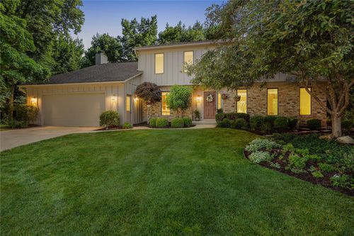 132 Tahoe Ct Se, Cedar Rapids, IA, 52403-2076 | Card Image
