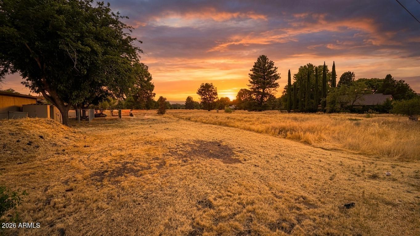 Land in Rimrock