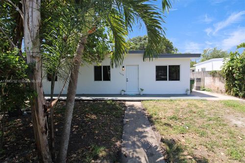 1330 Nw 122nd St, North Miami, FL, 33167-2829 | Card Image