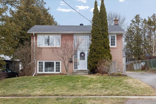 923 Greenwood Cres, Whitby, ON, L1N1C9 | Card Image