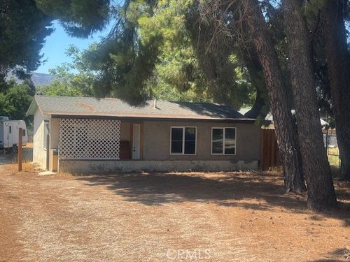 470 W Wilson St, Banning, CA, 92220-2358 | Card Image