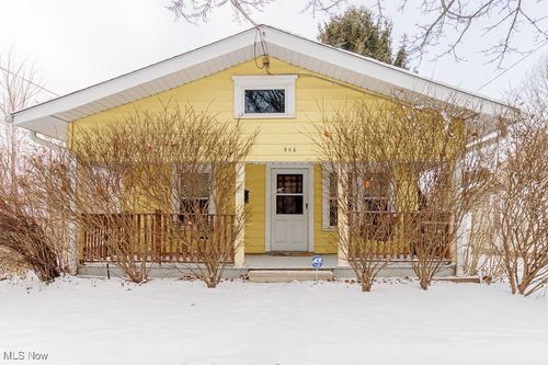 904 Davis St, Akron, OH, 44310-3402 | Card Image