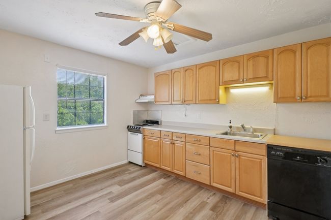 2nd floor kitchen | Image 31