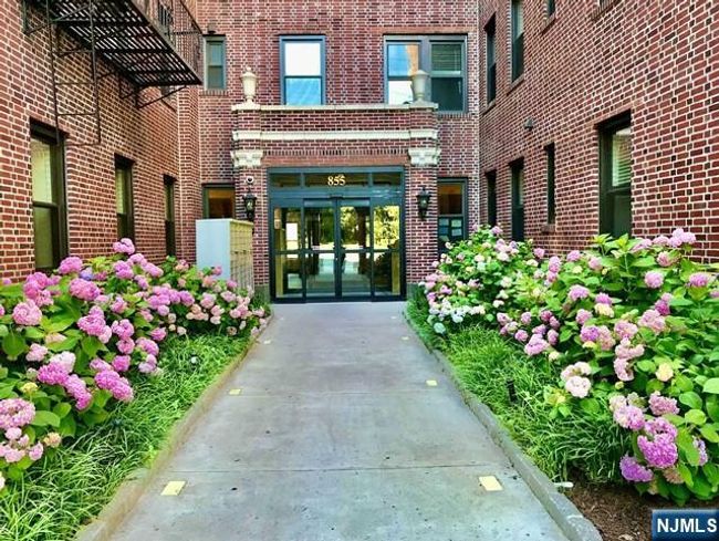 855 Broad Ave, Home with 1 bedrooms, 1 bathrooms and null parking in Ridgefield NJ | Image 7