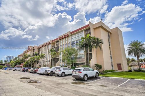 apt-220-2001 Atlantic Shores Blvd, Hallandale Beach, FL, 33009-2855 | Card Image