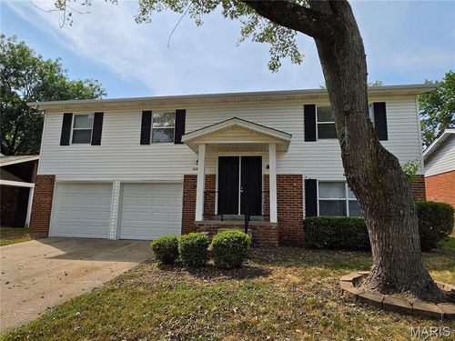 2337 Millvalley Dr, Florissant, MO, 63031-2821 | Card Image