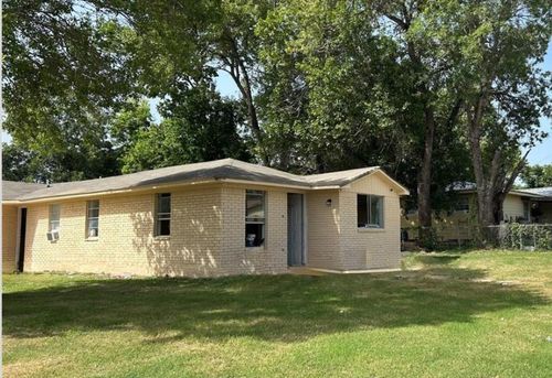 819 E Guadalupe St, La Grange, TX, 78945-2026 | Card Image
