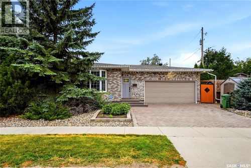 4220 Hillsdale St, Regina, SK, S4S3Z2 | Card Image