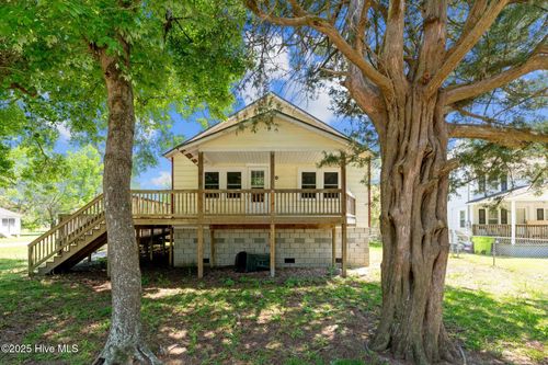 209 Ellington St, New Bern, NC, 28560-2927 | Card Image