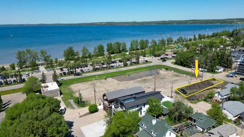 {{alt}} | Card Image