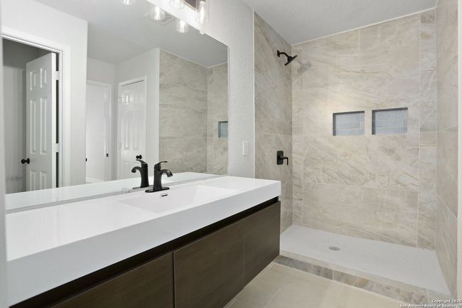 9814 Shawnee Blf, House other with 4 bedrooms, 2 bathrooms and null parking in Converse TX | Image 17
